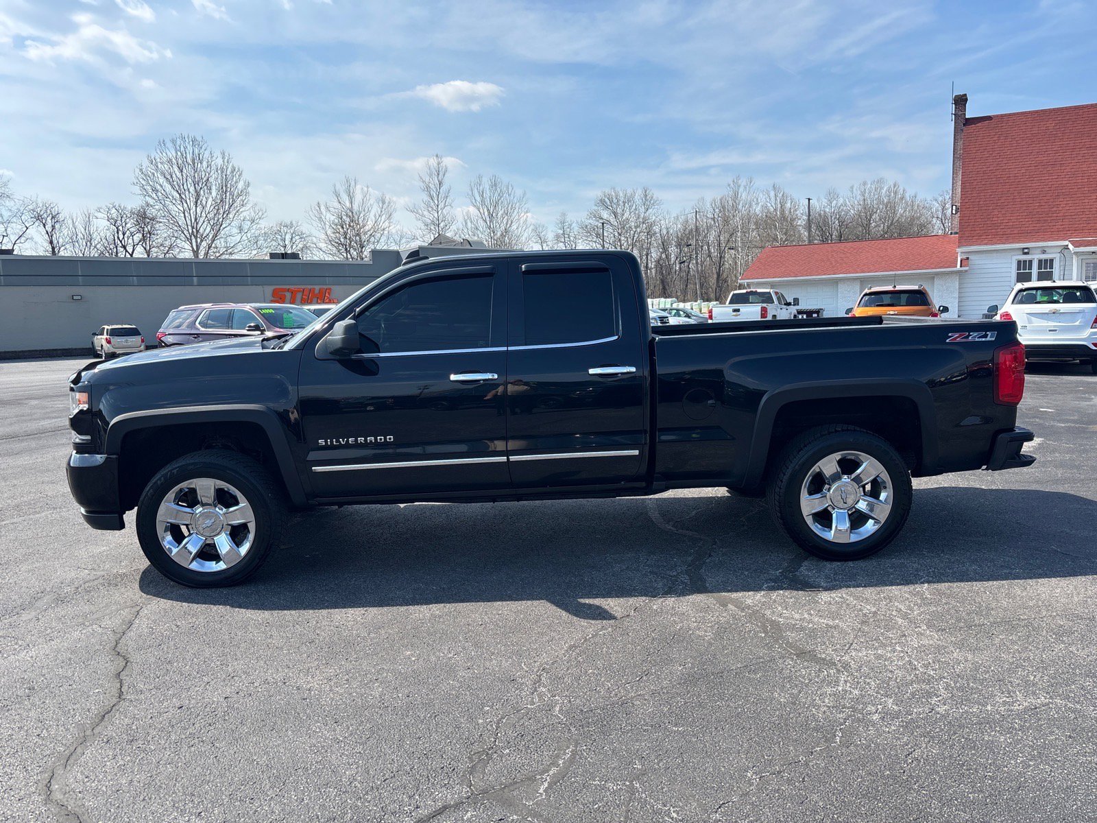 Used 2017 Chevrolet Silverado 1500 LTZ Z71 w/ LTZ Plus Package image 4