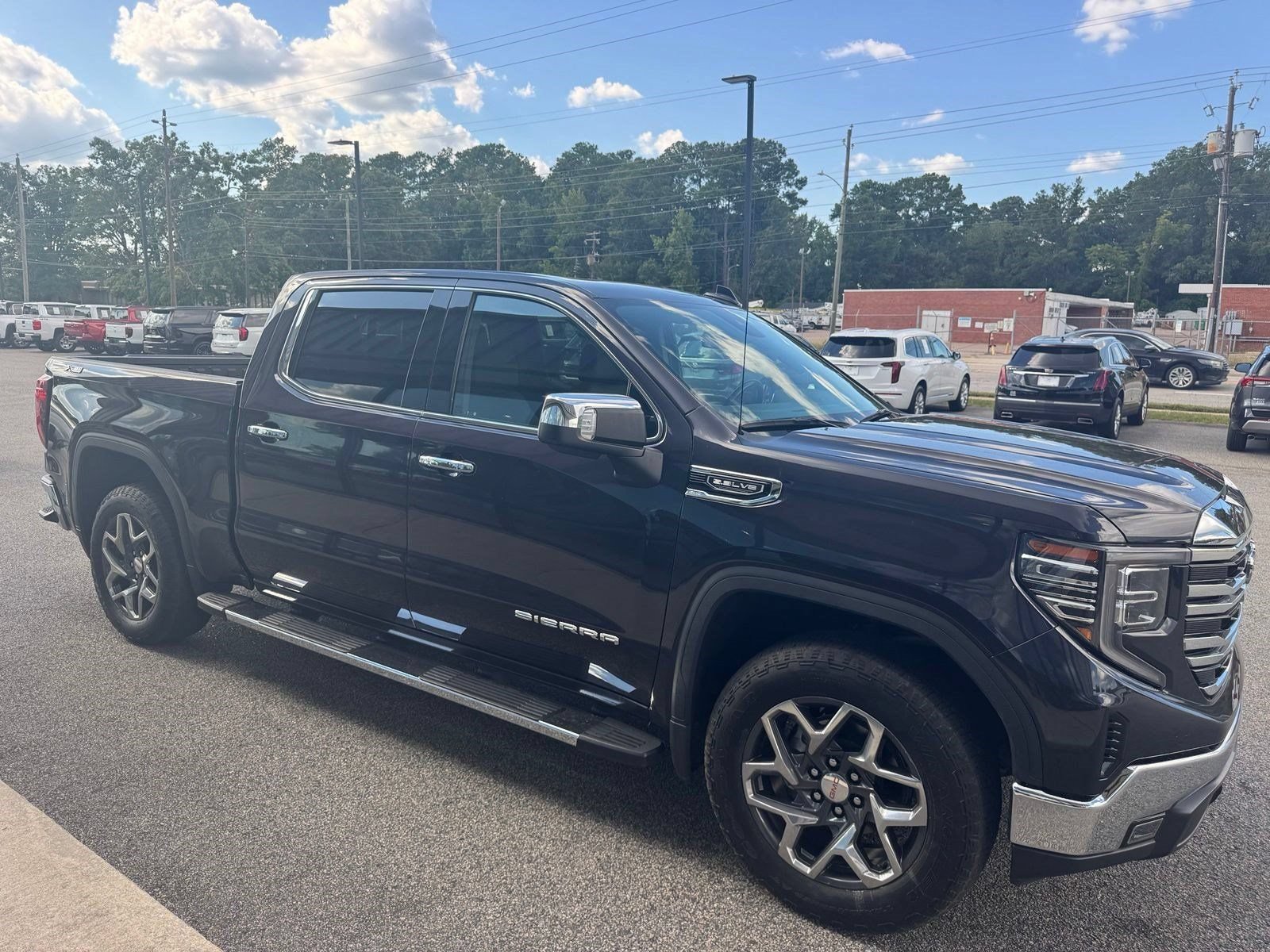 Certified 2023 GMC Sierra 1500 SLT w/ SLT Premium Package AWD/4WD image 5