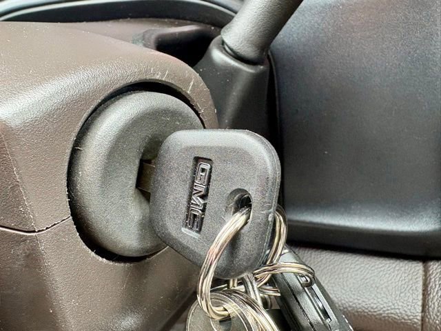 Used 2015 GMC Sierra 1500 Denali w/ Driver Alert Package AWD/4WD image 21