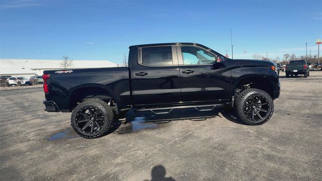 Used 2024 Chevrolet Silverado 1500 RST w/ Redline Edition AWD/4WD image 5