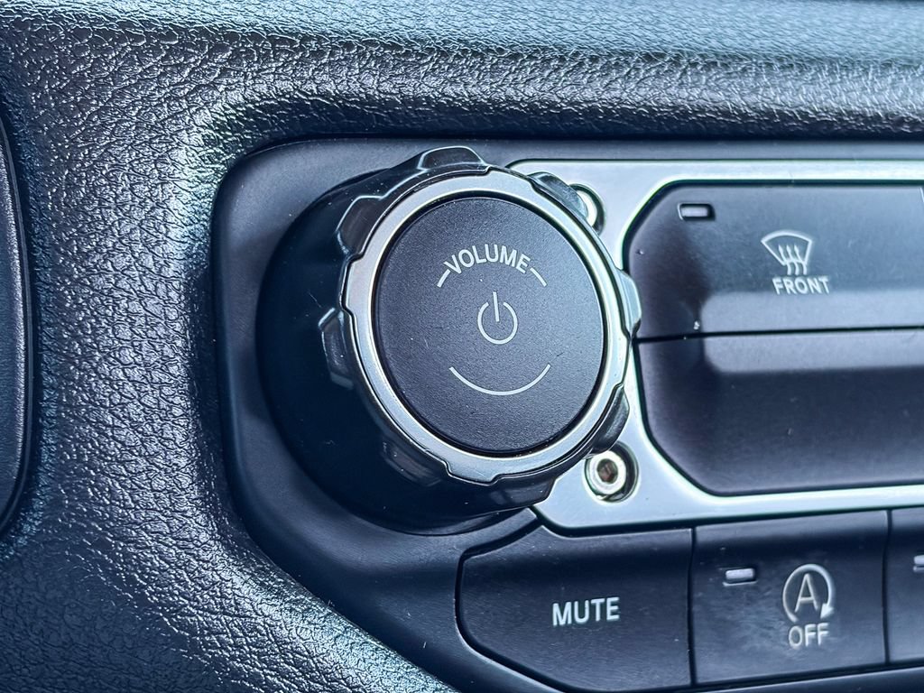 Used 2025 Jeep Wrangler Sport AWD/4WD image 23