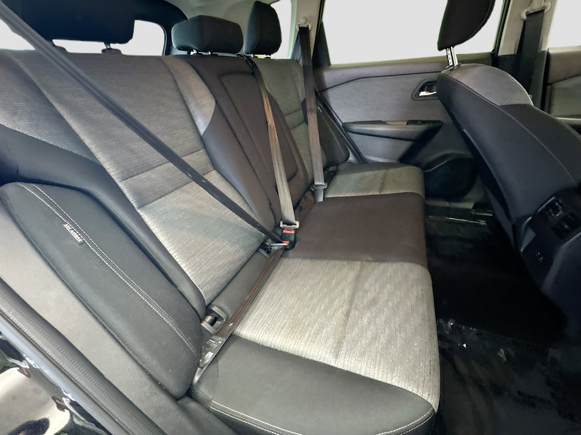 Used 2023 Nissan Rogue SV image 14