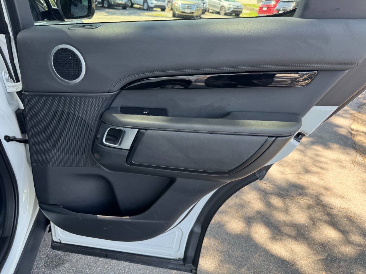 Used 2022 Land Rover Discovery S AWD/4WD image 41