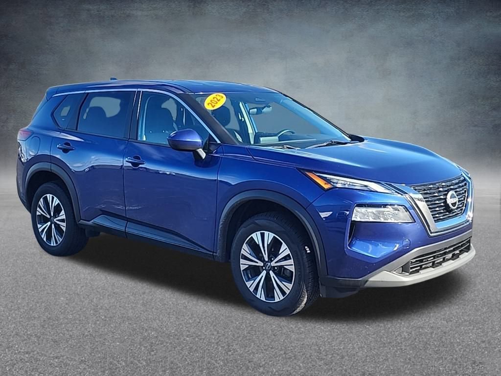 Used 2023 Nissan Rogue SV image 3