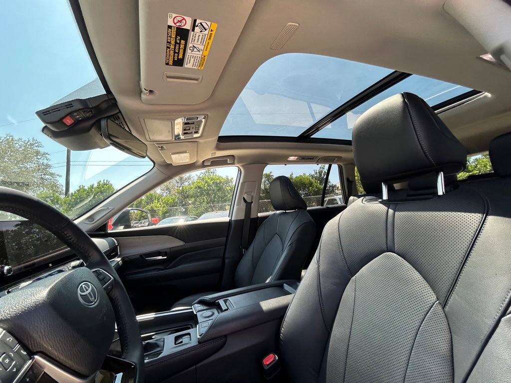 Certified 2025 Toyota Grand Highlander AWD Hybrid image 12