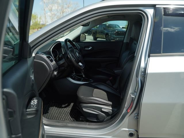 Used 2020 Jeep Compass Latitude w/ Cold Weather Group AWD/4WD image 12