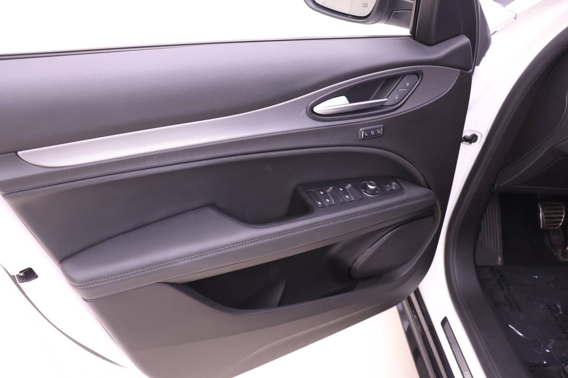 Certified 2024 Alfa Romeo Stelvio Veloce AWD/4WD image 12