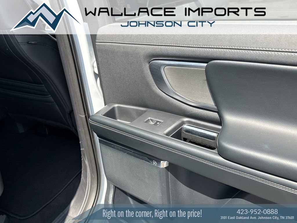 Used 2025 Ford Expedition Platinum AWD/4WD image 42