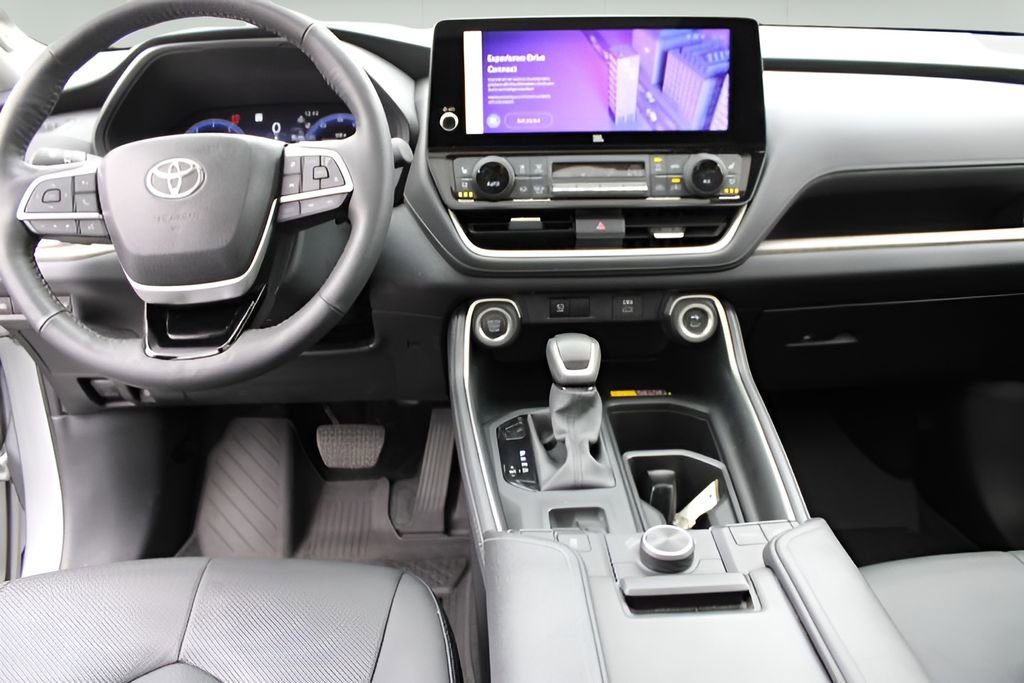 Certified 2024 Toyota Grand Highlander Platinum image 9