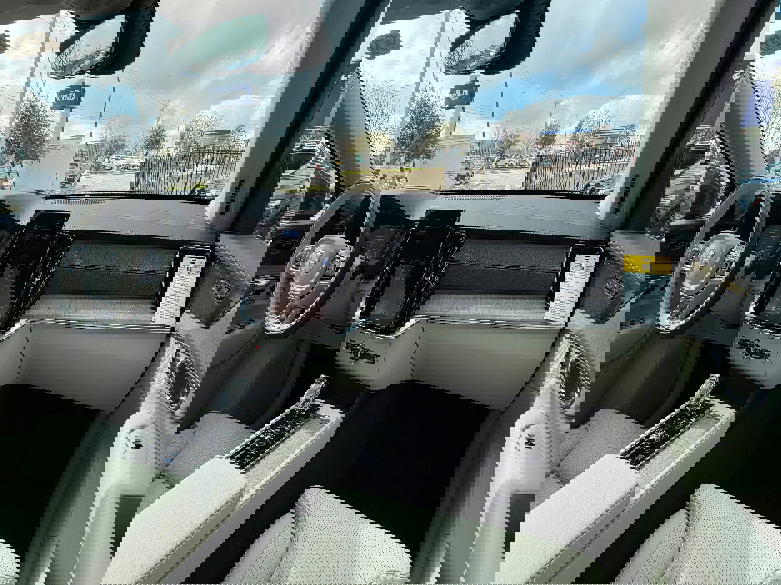 New 2026 Volvo XC90 B6 Ultra w/ Protection Package image 11