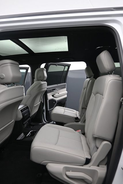 New 2026 Jeep Grand Wagoneer L Limited AWD/4WD image 8