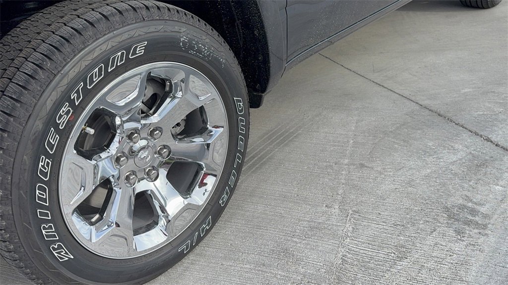New 2026 RAM 1500 4x4 Crew Cab image 9