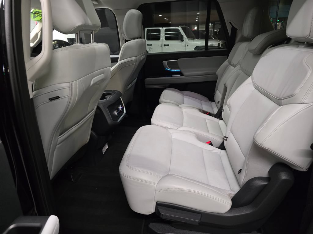 Used 2025 Ford Expedition Max Platinum AWD/4WD image 36