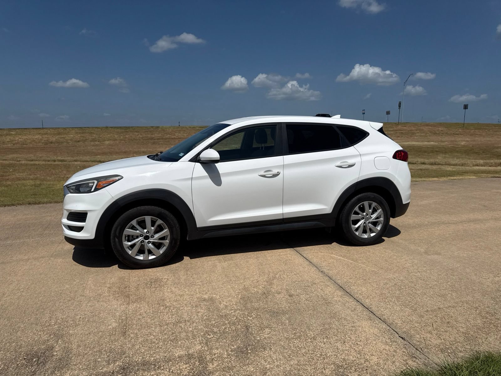 Used 2020 Hyundai Tucson SE w/ Cargo Package FWD image 3