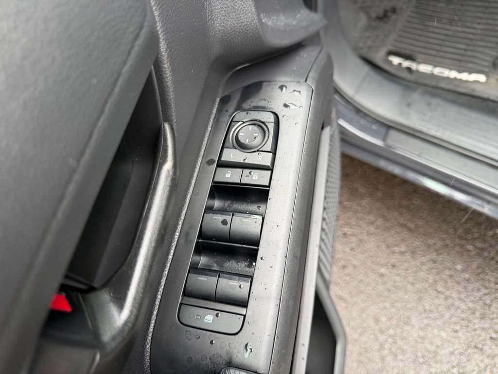 Used 2026 Toyota Tacoma SR5 AWD/4WD image 12