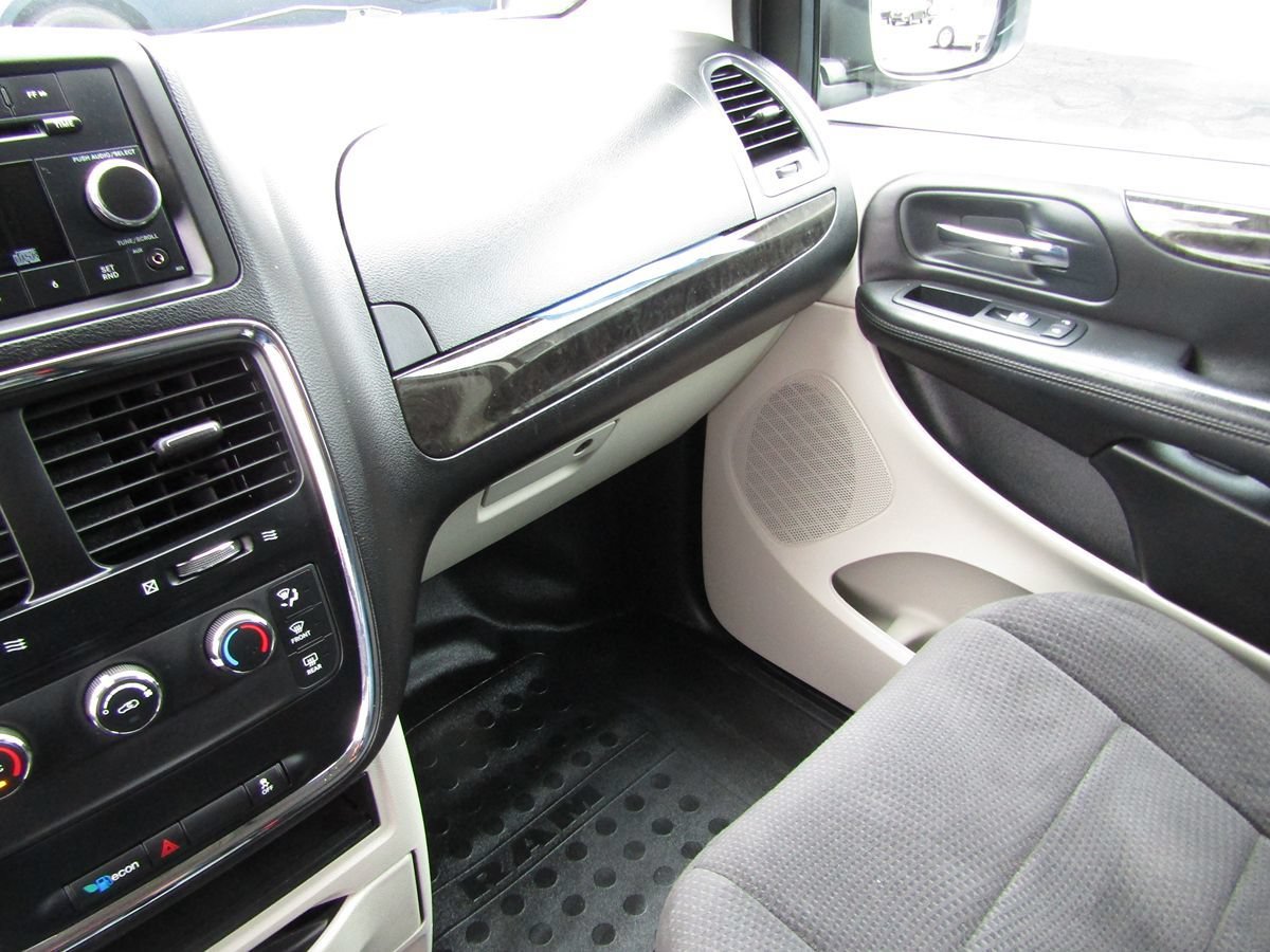 Used 2013 RAM C/V Tradesman FWD image 17
