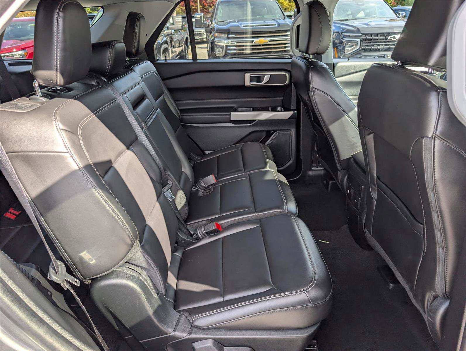 Used 2024 Ford Explorer XLT w/ Equipment Group 202A image 12