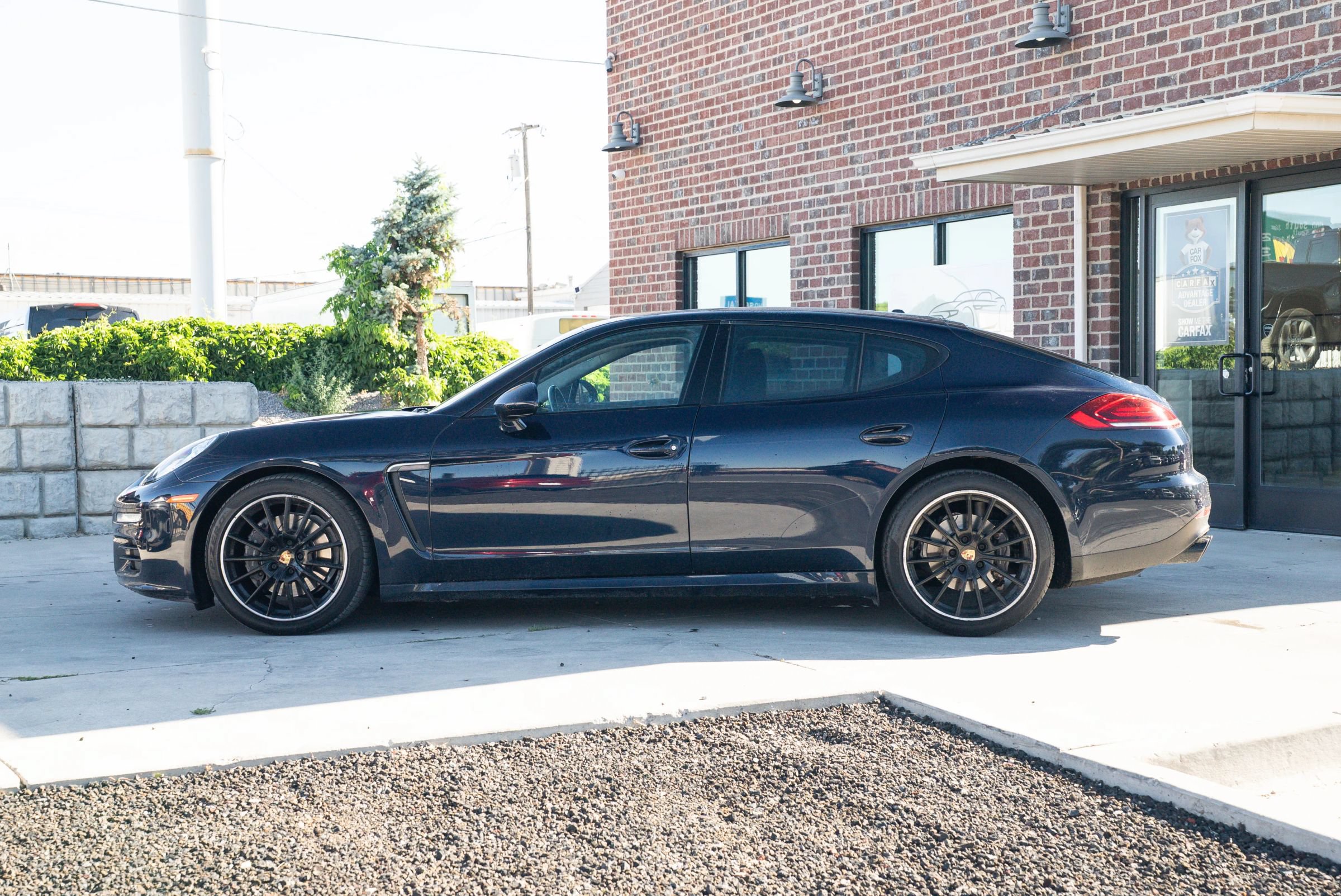 Used 2016 Porsche Panamera RWD image 3