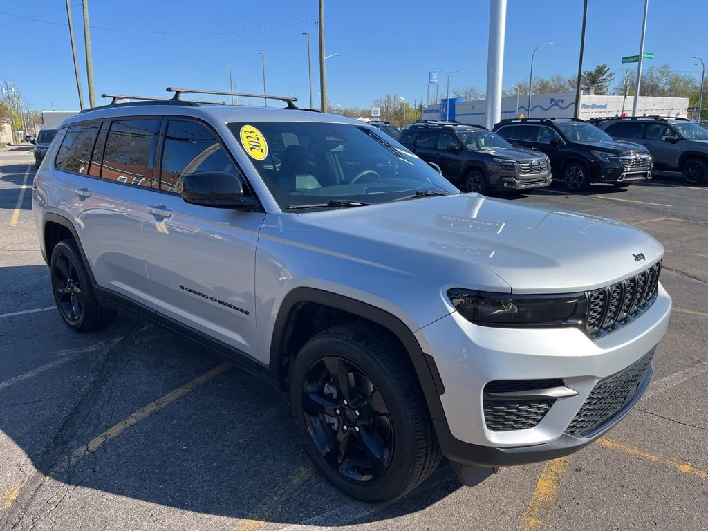 Used 2023 Jeep Grand Cherokee L Laredo AWD/4WD image 3