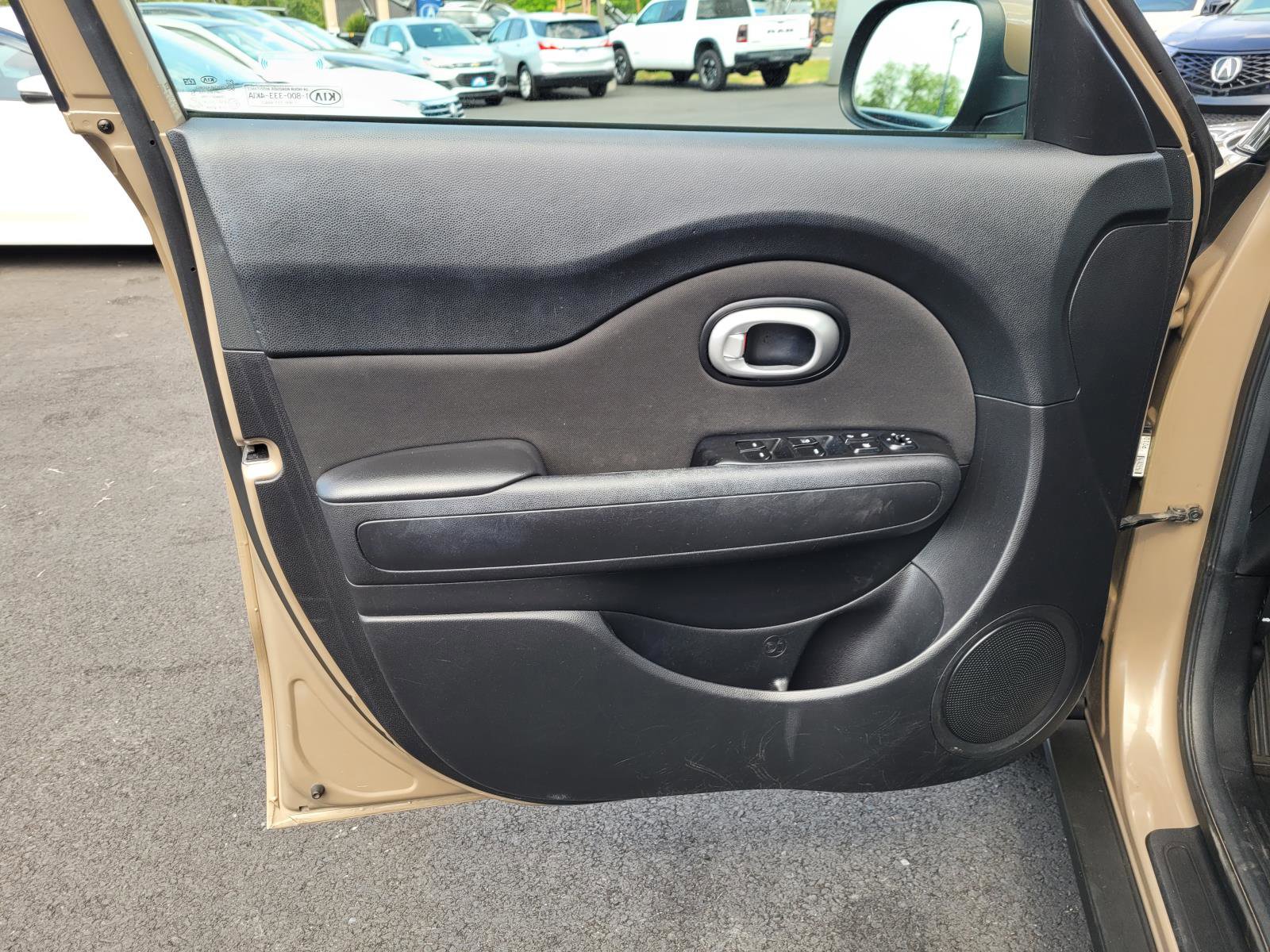 Used 2015 Kia Soul FWD image 12