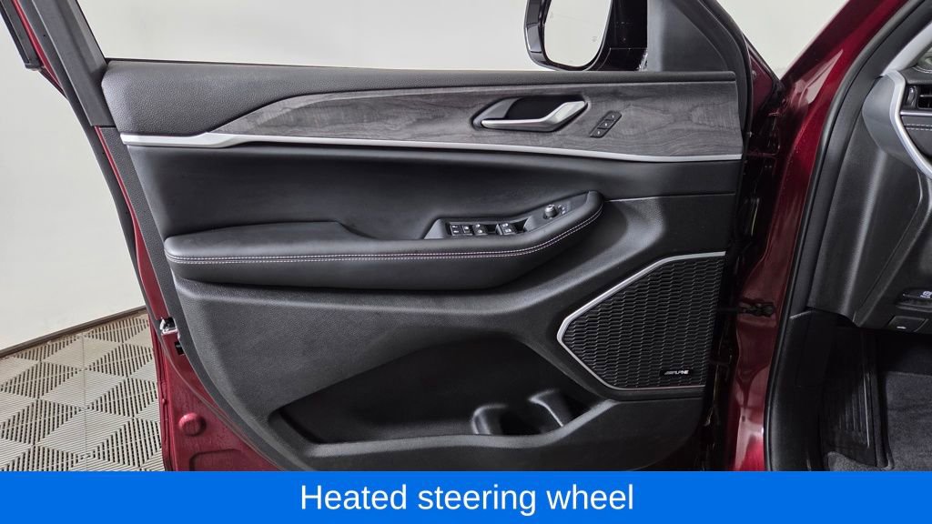 Used 2023 Jeep Grand Cherokee Limited w/ Black Appearance Package image 14