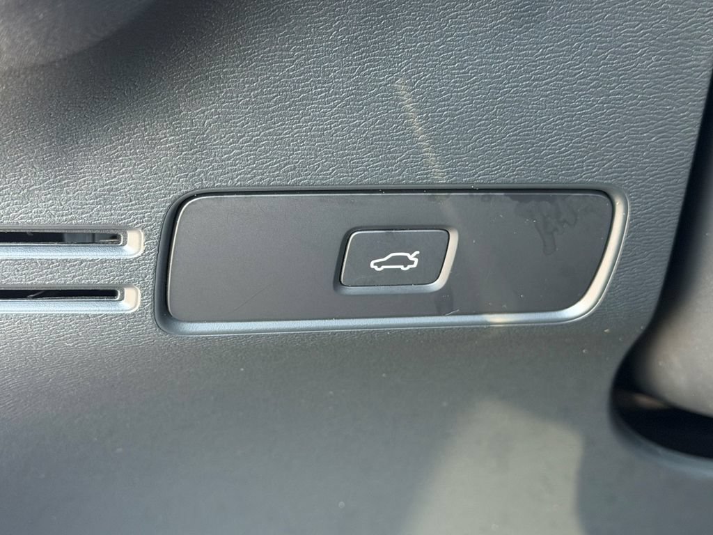 Certified 2023 Volvo C40 P8 Recharge Ultimate AWD/4WD image 39