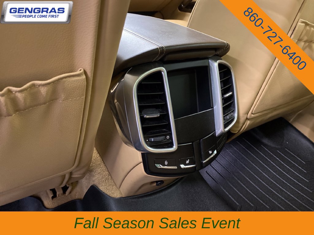 Used 2015 Porsche Cayenne Turbo AWD/4WD image 28