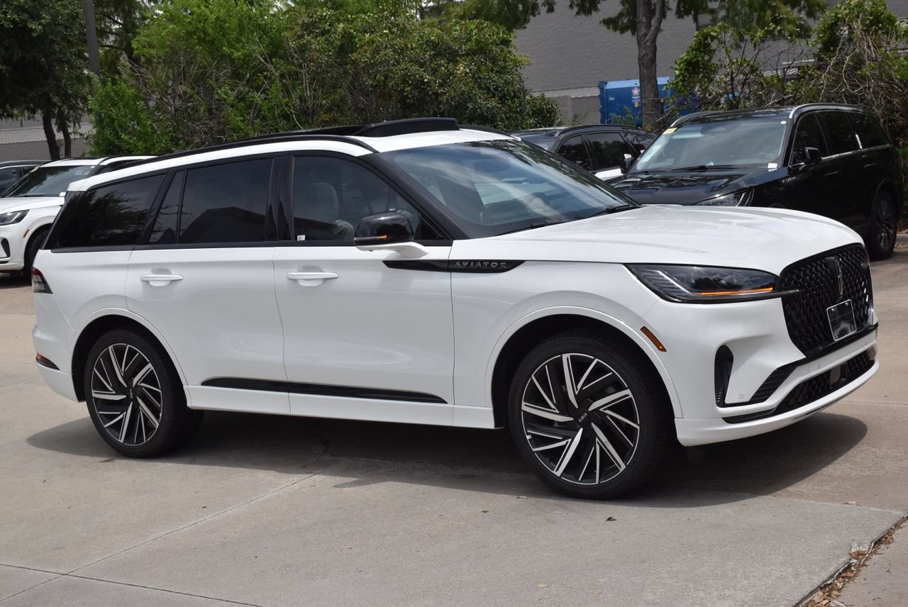 New 2026 Lincoln Aviator Black Label w/ Jet Appearance Package AWD/4WD image 4