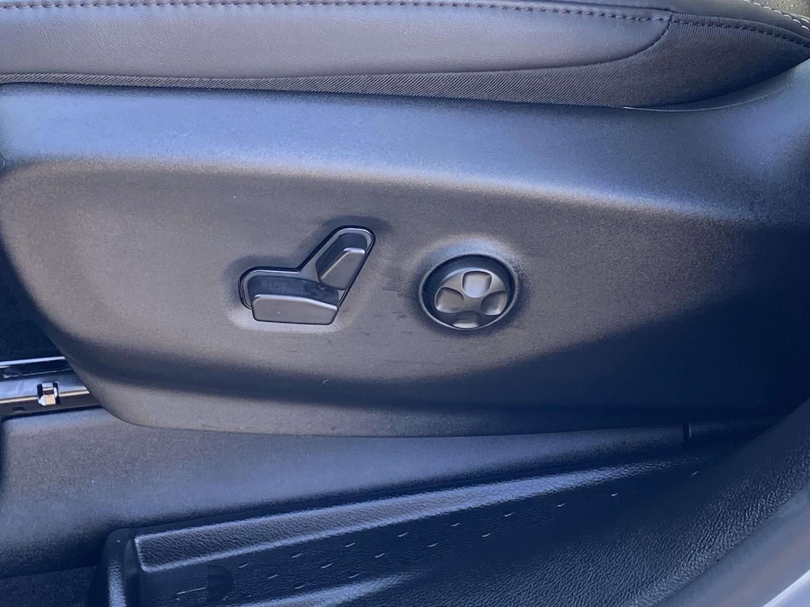 New 2026 Chrysler Pacifica Select AWD/4WD image 17