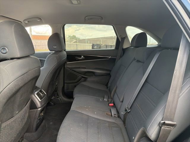 Used 2019 Kia Sorento FWD image 11