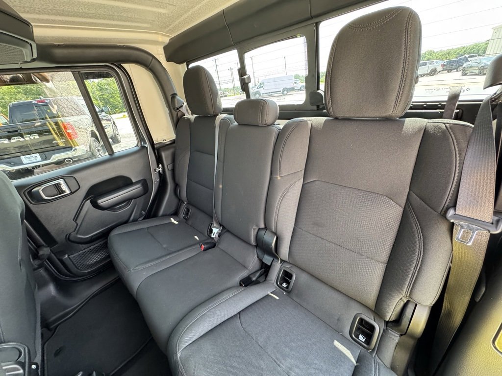 Used 2021 Jeep Gladiator Willys image 13