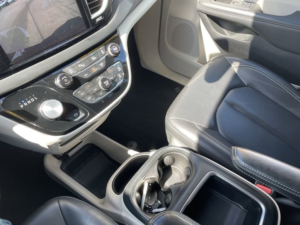 Certified 2023 Chrysler Pacifica Touring-L image 21