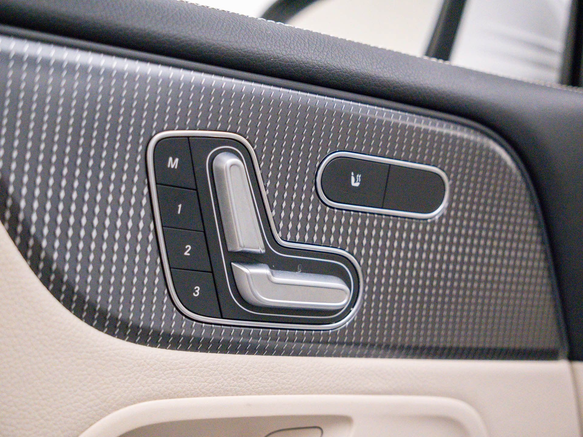 Used 2020 Mercedes-Benz GLB 250 4MATIC image 14