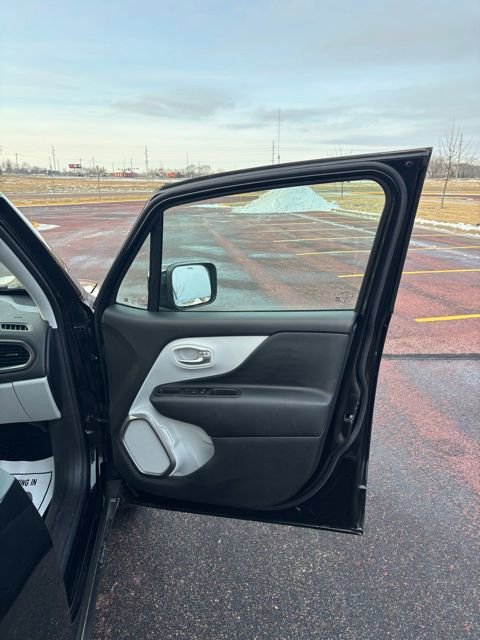 Used 2022 Jeep Renegade Limited image 16