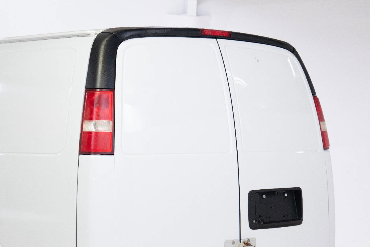 Used 2014 Chevrolet Express 3500 Extended RWD image 11