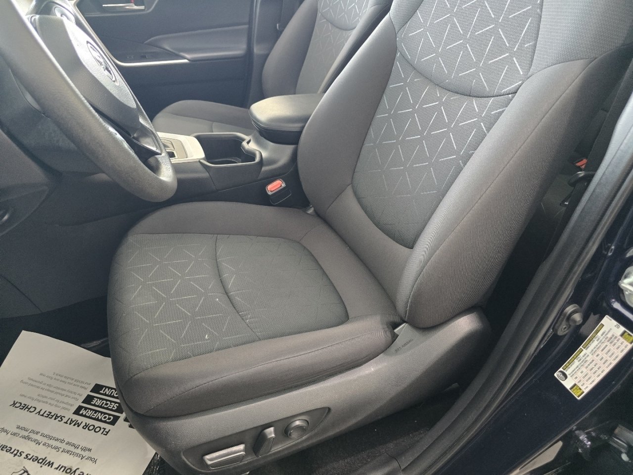 Used 2024 Toyota RAV4 XLE AWD/4WD image 21