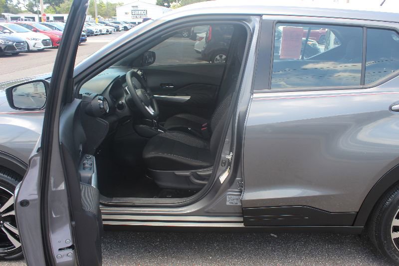 Used 2020 Nissan Kicks SV image 9