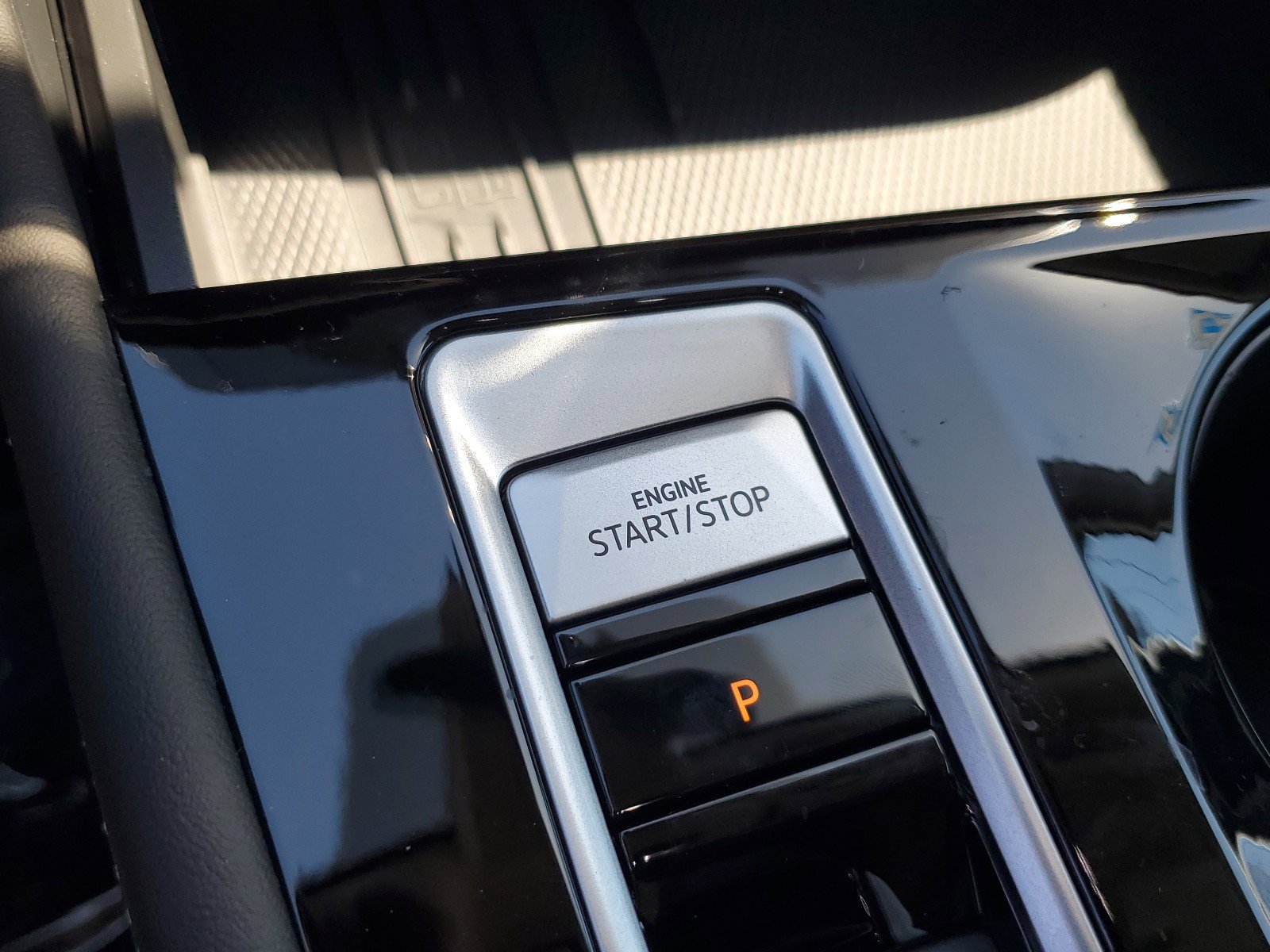 New 2025 Volkswagen Atlas SEL image 28