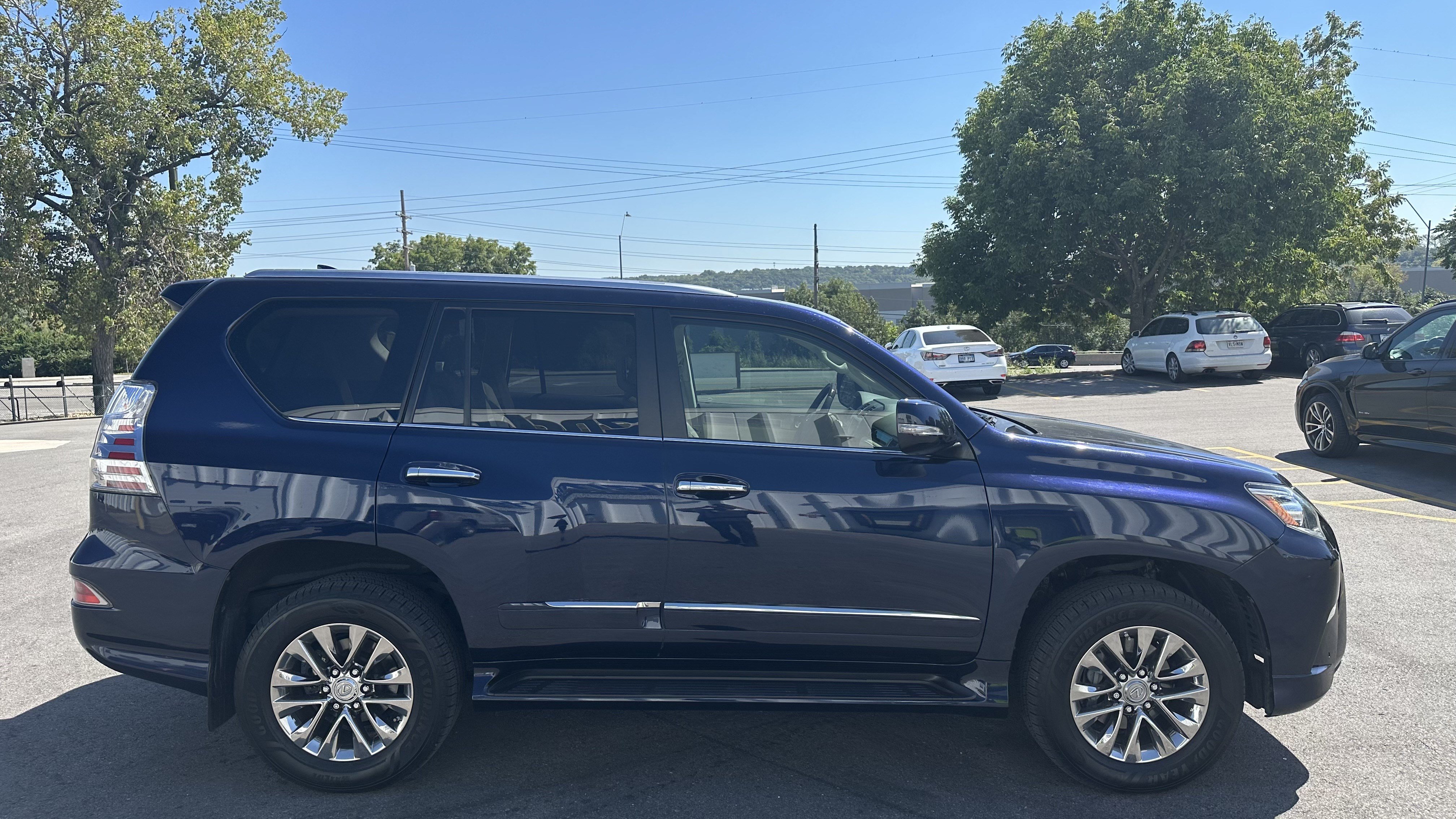 Used 2017 Lexus GX 460 Premium w/ Premium Package AWD/4WD image 11