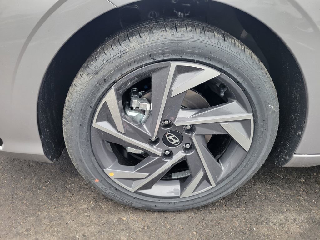 Used 2025 Hyundai Elantra Limited image 10
