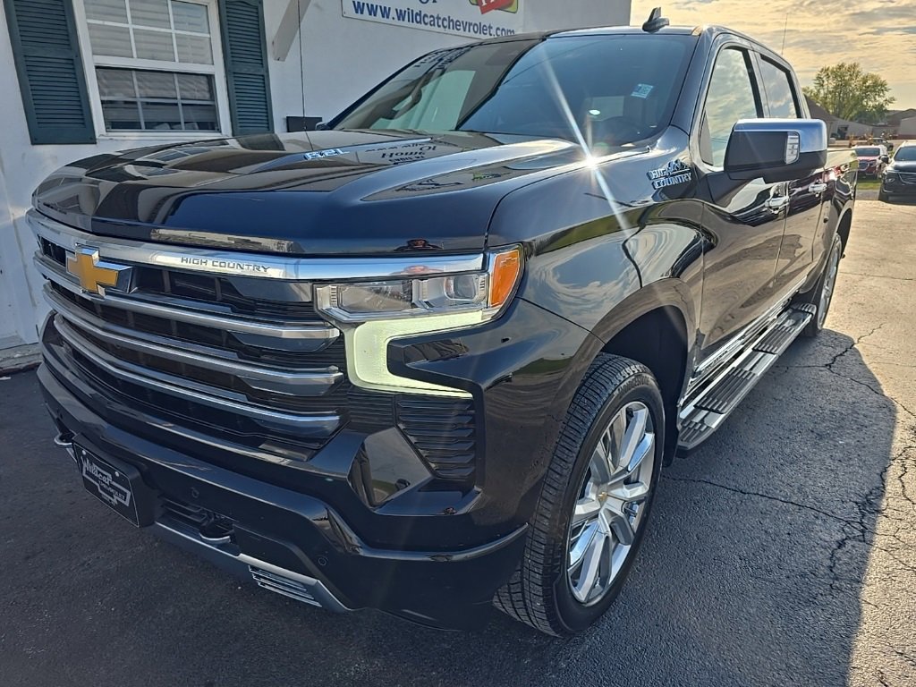 Used 2024 Chevrolet Silverado 1500 High Country w/ High Country Premium Package image 3