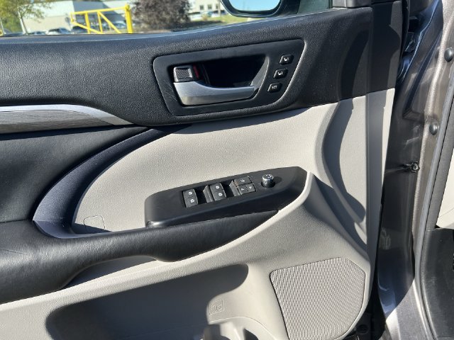 Used 2018 Toyota Highlander Limited AWD/4WD image 11