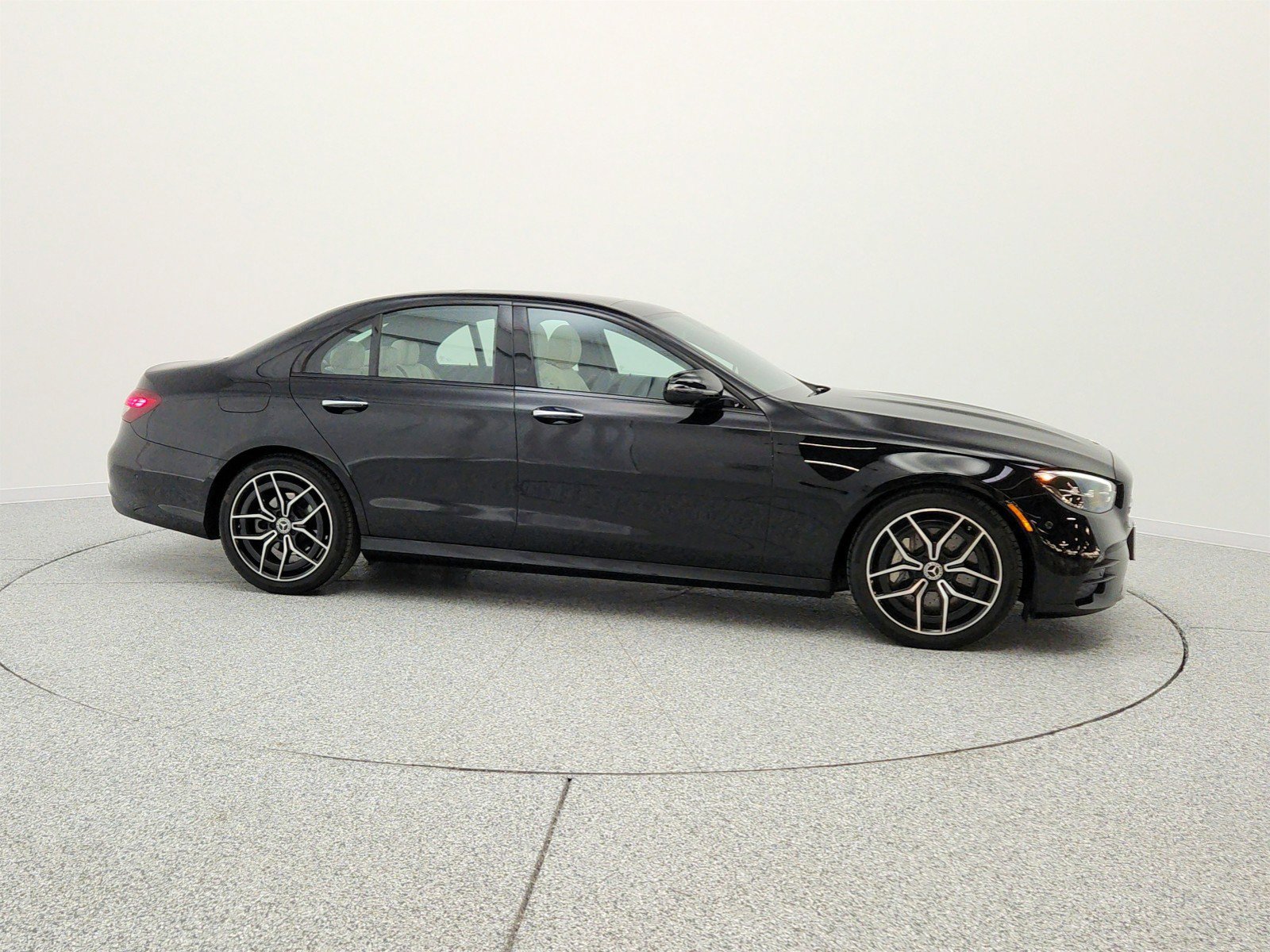 Used 2022 Mercedes-Benz E 350 Sedan image 4