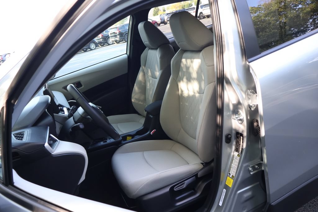 Used 2026 Toyota Corolla Cross LE FWD image 30