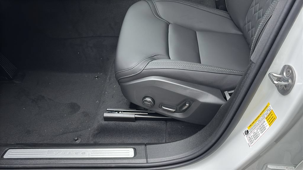 New 2026 Volvo XC60 B5 Plus AWD/4WD image 25