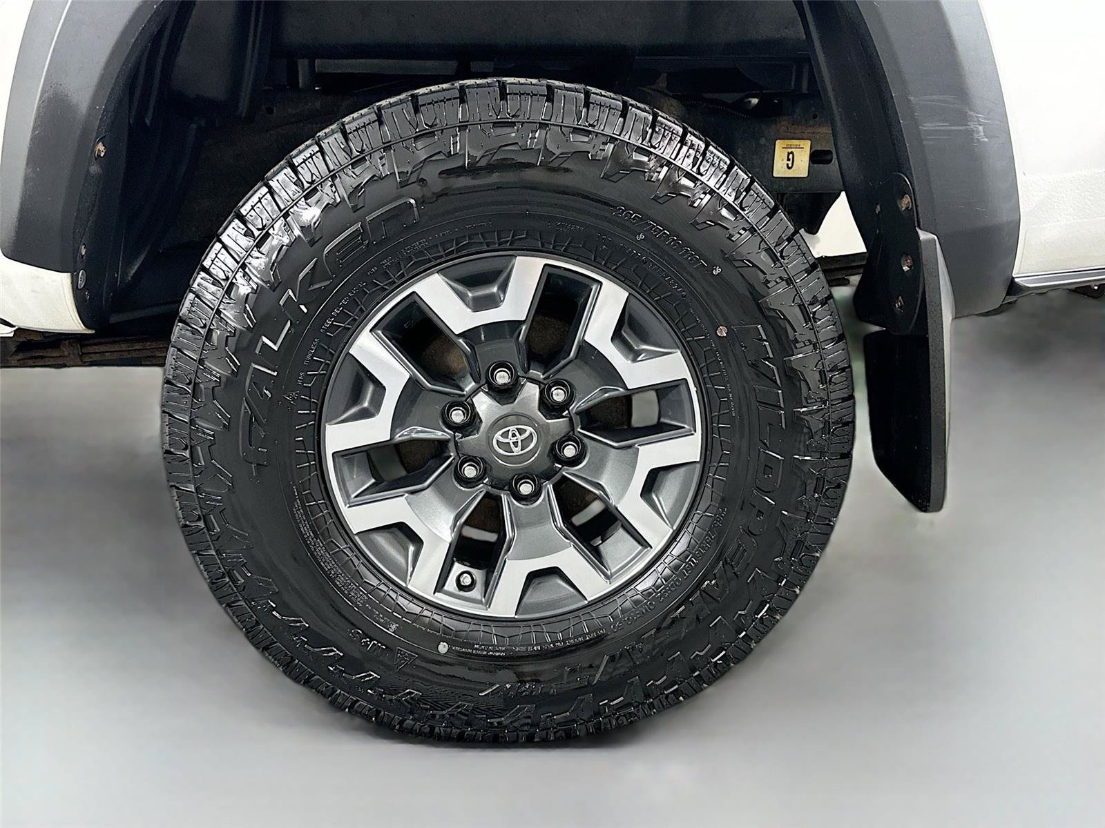 Used 2017 Toyota Tacoma TRD Off-Road AWD/4WD image 30