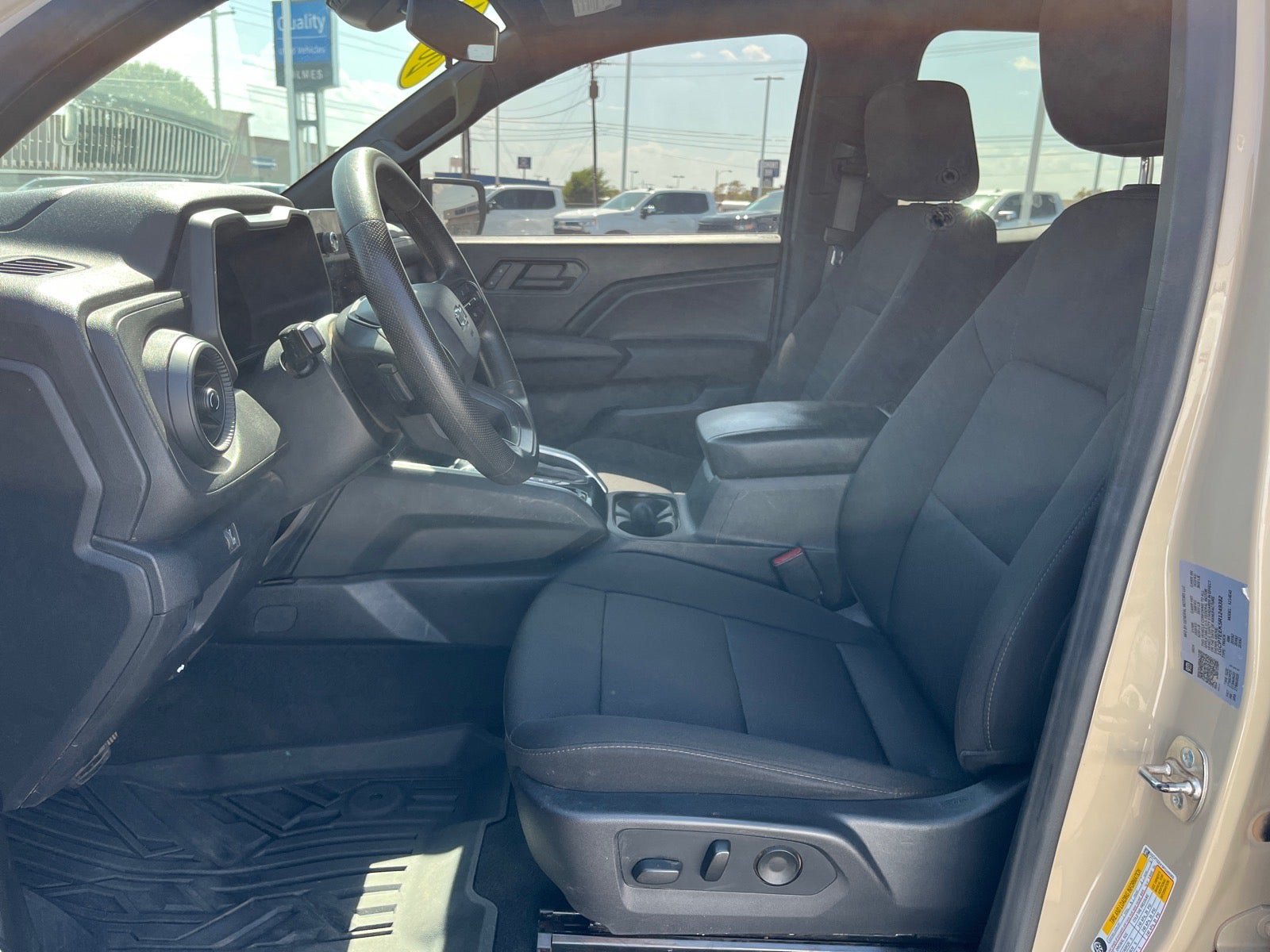 Used 2024 Chevrolet Colorado Trail Boss w/ Advanced Trailering Package AWD/4WD image 11
