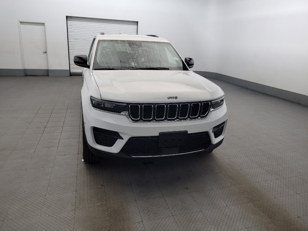 Used 2023 Jeep Grand Cherokee Laredo w/ Luxury Tech Group I AWD/4WD image 14