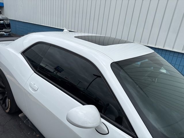 Used 2016 Dodge Challenger SRT Hellcat RWD image 4