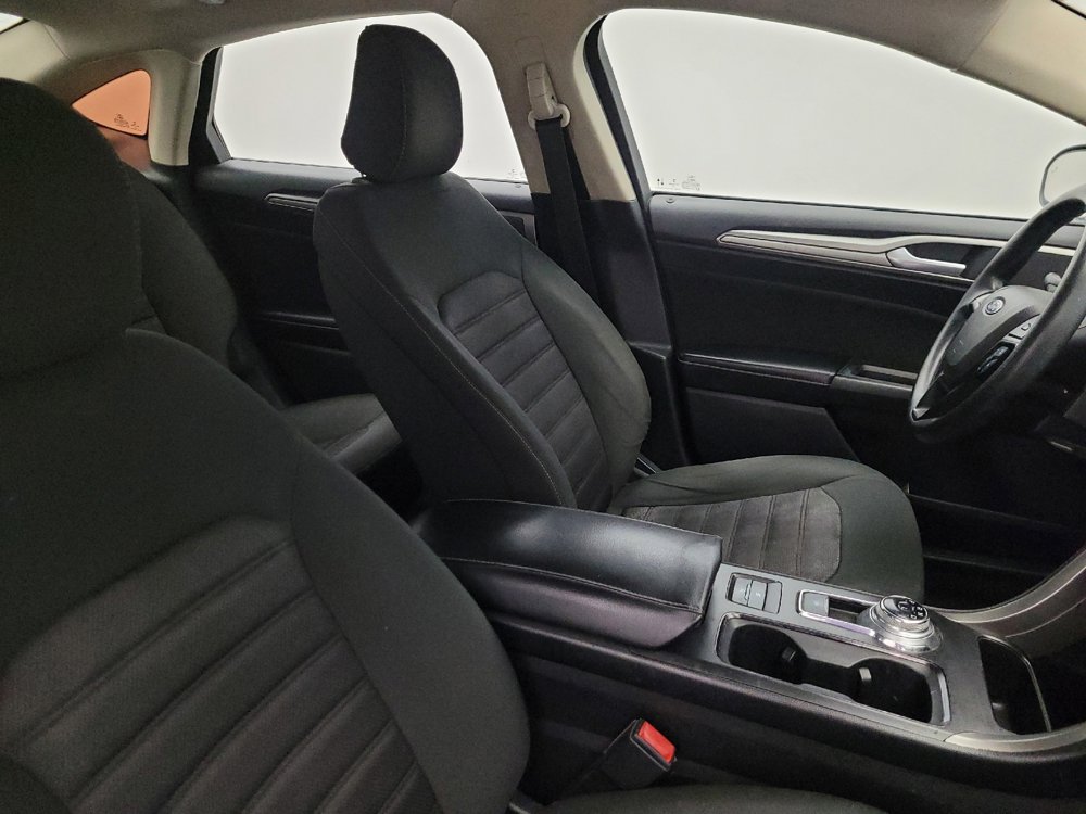 Used 2020 Ford Fusion SE FWD image 21